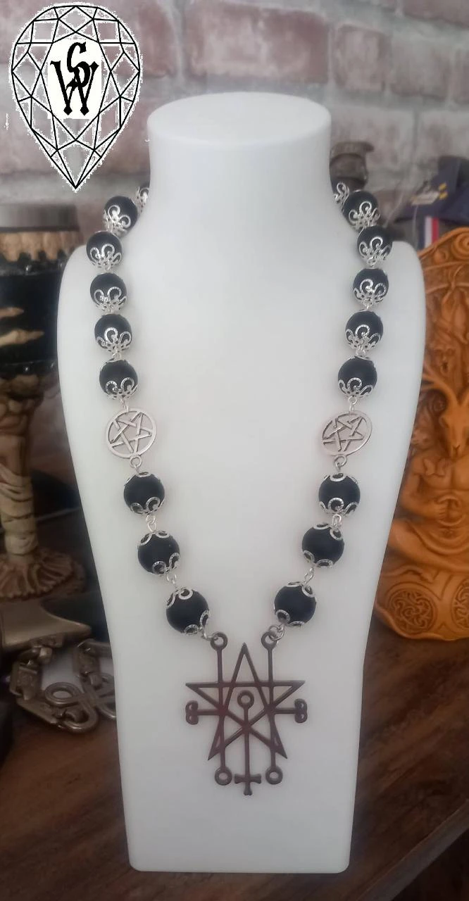 Collier au sigil d'Astaroth ornés de perles d'Onyx